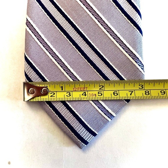 Like new! J.P. Tilford Oxford lavender 100% silk tie. - Picture 4 of 6